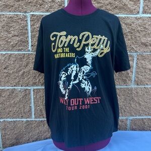 Time and Tru Black Graphic T-Shirt